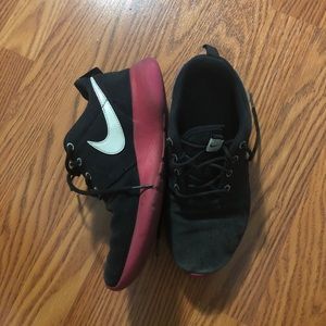 Nike Roshe Grade School Size 4.5